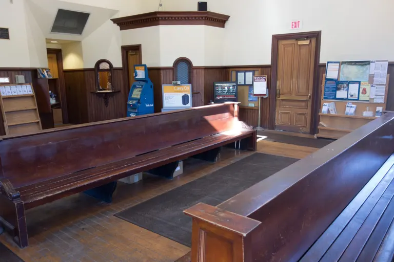 The waiting room at Kingston station