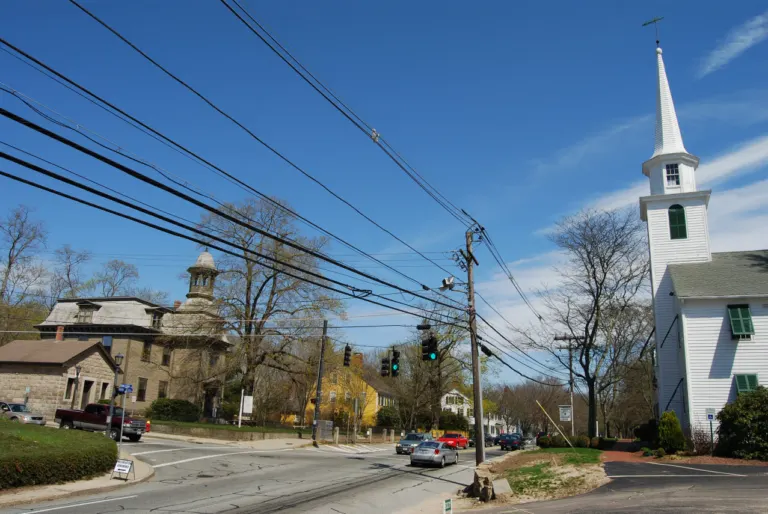 Kingstown Road through historic Kingston Village